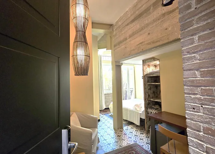 Palm Gallery Hotel
