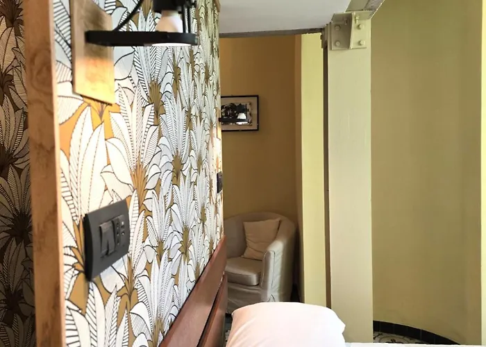 Palm Gallery Hotel
