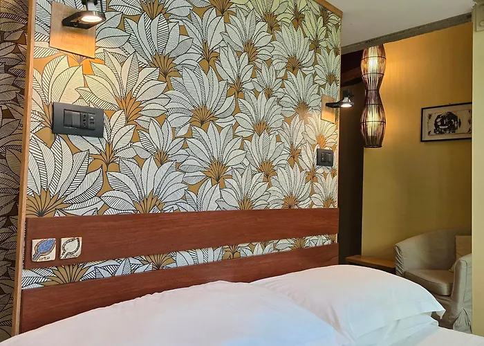 Palm Gallery Hotel